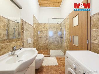 We offer for sale a beautiful family house in a quiet part of the village of Pe