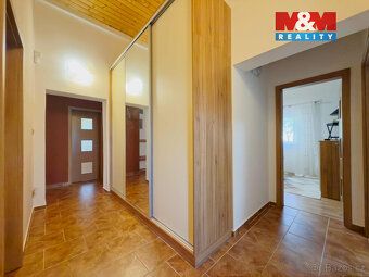 We offer for sale a beautiful family house in a quiet part of the village of Pe