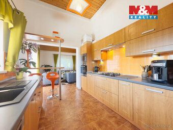 We offer for sale a beautiful family house in a quiet part of the village of Pe