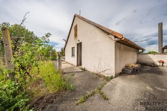 In exclusive representation of the owner I offer for sale a wine cellar with a vineyard in a…