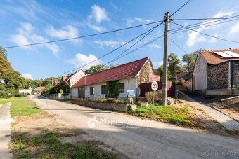 Ref. No. JT25009 In the heart of the wine region we offer in exclusive representation for sale…