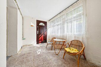 Ref. No. JT25009 In the heart of the wine region we offer in exclusive representation for sale…