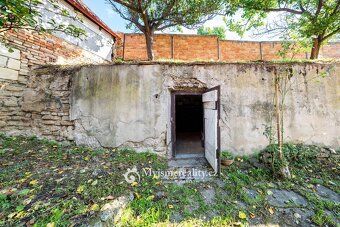Ref. No. JT25009 In the heart of the wine region we offer in exclusive representation for sale…