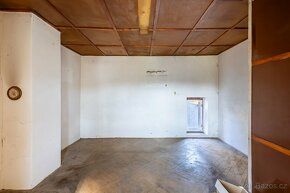 We offer for sale a two-story family house with an outbuilding in the village of Soběsuky