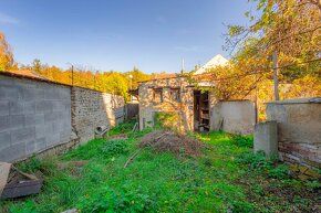 We offer for sale a two-story family house with an outbuilding in the village of Soběsuky