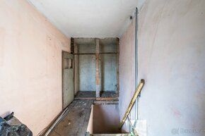 We offer for sale a two-story family house with an outbuilding in the village of Soběsuky