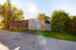 We offer for sale a two-story family house with an outbuilding in the village of Soběsuky