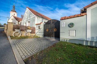 The house is divided into three separate residential units: apartment 3+kk,