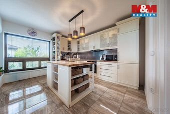 Exkluzivně nabízíme moderní RD o podlahové ploše 227,8 m², k