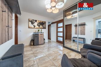Exkluzivně nabízíme moderní RD o podlahové ploše 227,8 m², k