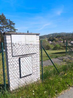 Prodám dva mírně svažité pozemky, spolu sousedící, 50km od P