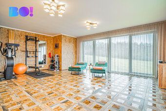 We offer for sale a detached family house of layout