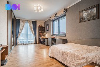 We offer for sale a detached family house of layout