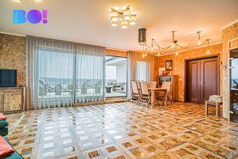 We offer for sale a detached family house of layout