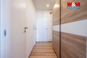 We offer for sale a bright 3BR apartment of usable area 62 m².