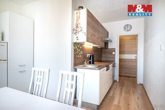 We offer for sale a bright 3BR apartment of usable area 62 m².