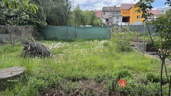 Sale of a 2 bedroom house with garden, garage, workshop and parking space
