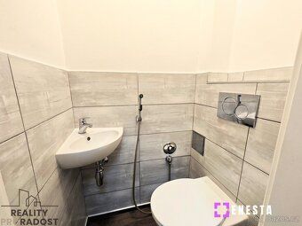 I am renting an exceptionally spacious and bright apartment of layout