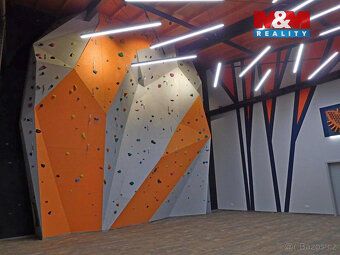 Nabízíme sportovní klub s restaurací a hotelovým ubytováním 