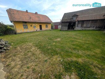Nabízíme k prodeji rodinný dům o dispozici 4+1 s uzavřeným d