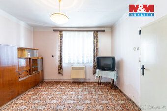 Nabízíme k prodeji prostorný a světlý rodinný dům v obci Rat