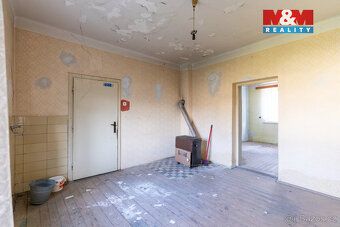 Nabízíme k prodeji prostorný a světlý rodinný dům v obci Rat