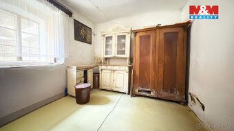 We offer a spacious family house with 5 bedrooms + kitchen area and usable area of 140 sqm.