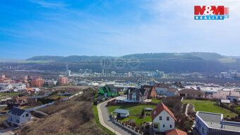 We offer for sale six building plots in the sought-after location of Beroun Nad Máchovnou.
