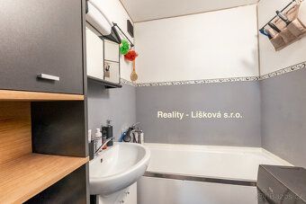 Exkluzivně nabízíme k podnájmu prostorný byt 3+1 s lodžií o 
