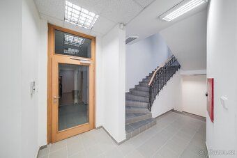 We offer for sale a renovated three-story building located right next to the Pohraniční tram…