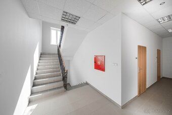 We offer for sale a renovated three-story building located right next to the Pohraniční tram…