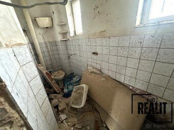 Nabízíme k prodeji rodinný dům určený ke kompletní rekonstru