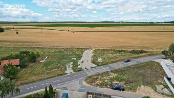 Looking for peaceful and comfortable living close to nature but still well connected to town?
