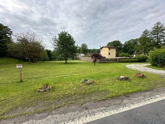 We offer for sale a building plot (according to the zoning plan in Lube