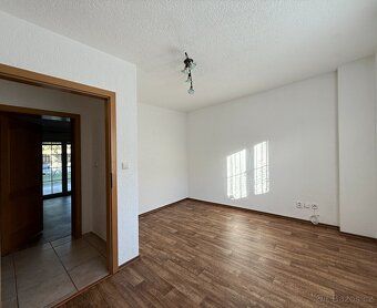 RD je přízemní (nepodsklepený) , se vstupem do šatny, dále d