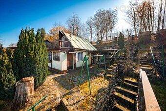 We offer for sale a two-story brick cottage in the picturesque village of Lede