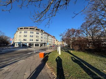 Pronájem KANCELÁŘE v centru Hradce Králové na třídě Karla IV