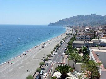 Home office on Sicily! ☀️ We offer you the opportunity to try what it's like to live on…