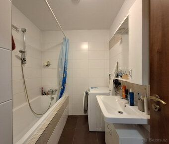 Nabízíme Vám pronájem podkrovního bytu 2+kk s dvěma balkóny 