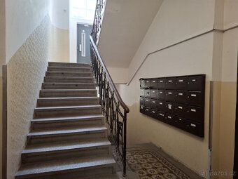 Nabízíme Vám pronájem podkrovního bytu 2+kk s dvěma balkóny 