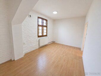 Nabízíme k pronájmu prostorný byt o velikosti cca 150 m² s v