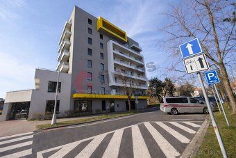 Nabízíme k prodeji garážové parkovací stání o výměře 13 m² v