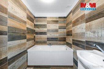 Nabízíme k pronájmu prostorný byt 3+1 o celkové výměře 80 m2