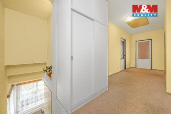 Nabízíme k prodeji prostorný rodinný dům v obci Kluky u Čásl