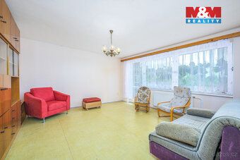 Nabízíme k prodeji prostorný rodinný dům v obci Kluky u Čásl