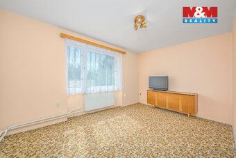 Nabízíme k prodeji prostorný rodinný dům v obci Kluky u Čásl