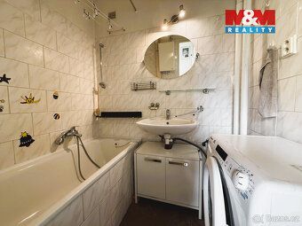 Nabízíme ke koupi prostorný byt 3+1 v žádané a klidné části 