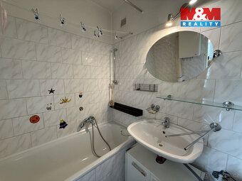 Nabízíme ke koupi prostorný byt 3+1 v žádané a klidné části 
