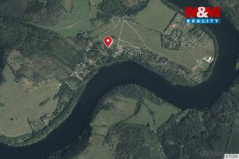 Nabízíme k pronájmu útulnou zděnou chatu v klidné a vyhledáv