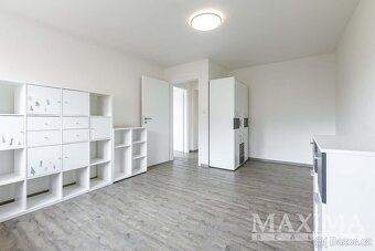 Nabízím k pronájmu velkoryse řešený byt o dispozici 4+kk v o